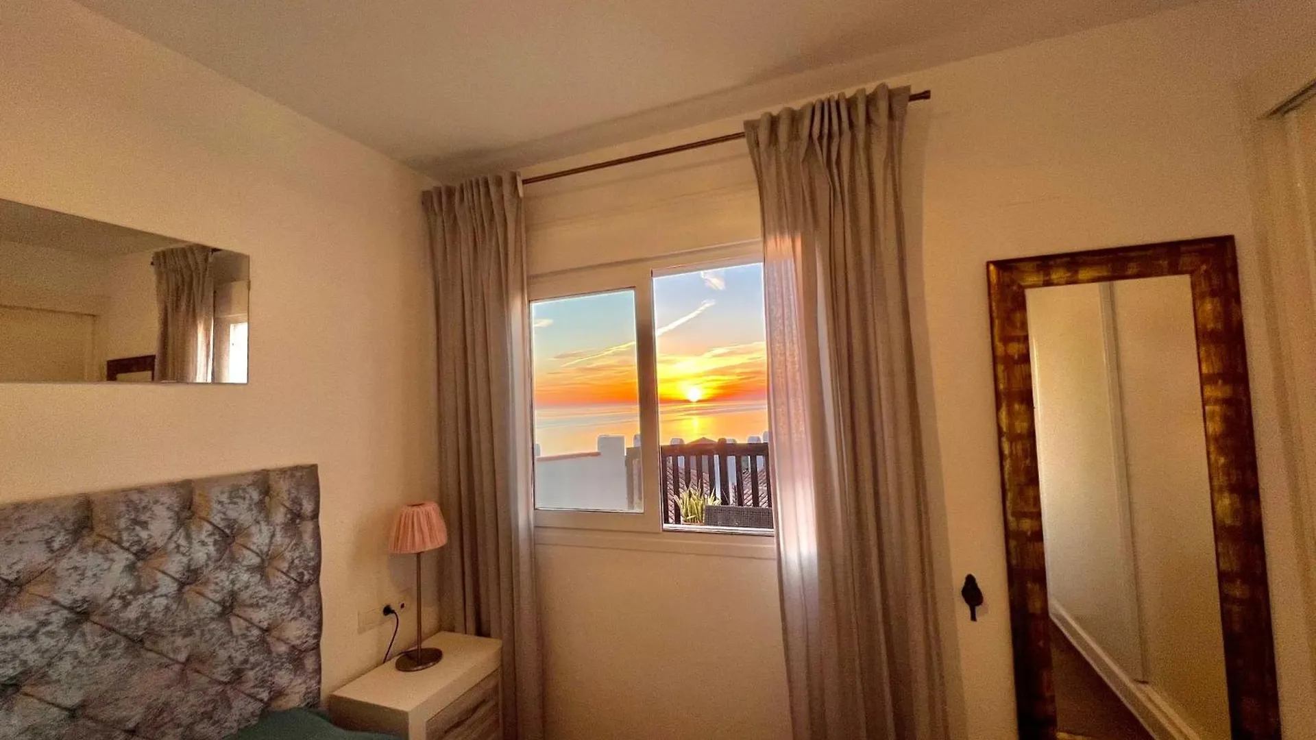 Beachfront Penthouse: Marbella Sea View Terrace Sitio de Calahonda Apartment