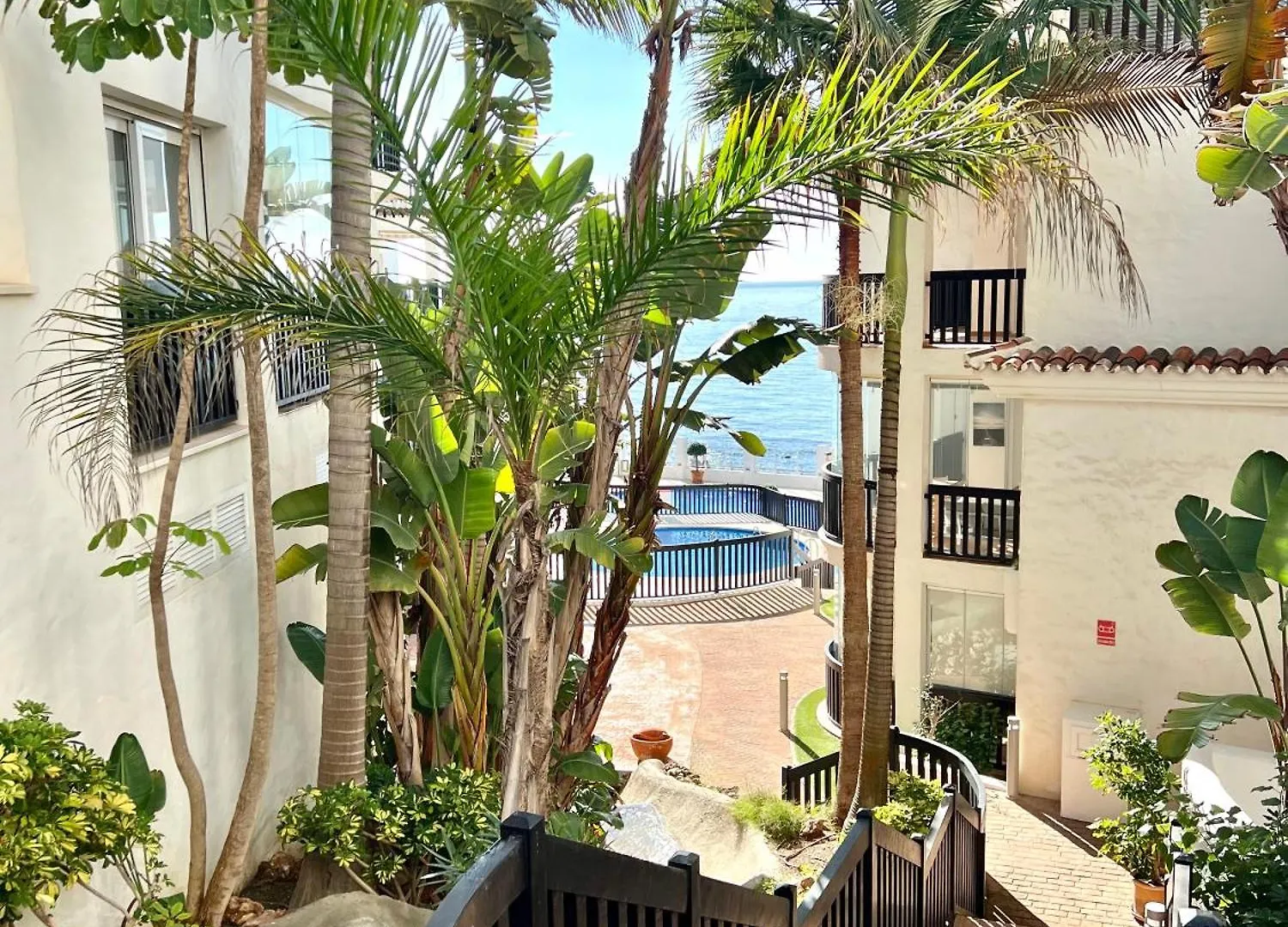Beachfront Penthouse: Marbella Sea View Terrace Sitio de Calahonda Apartment
