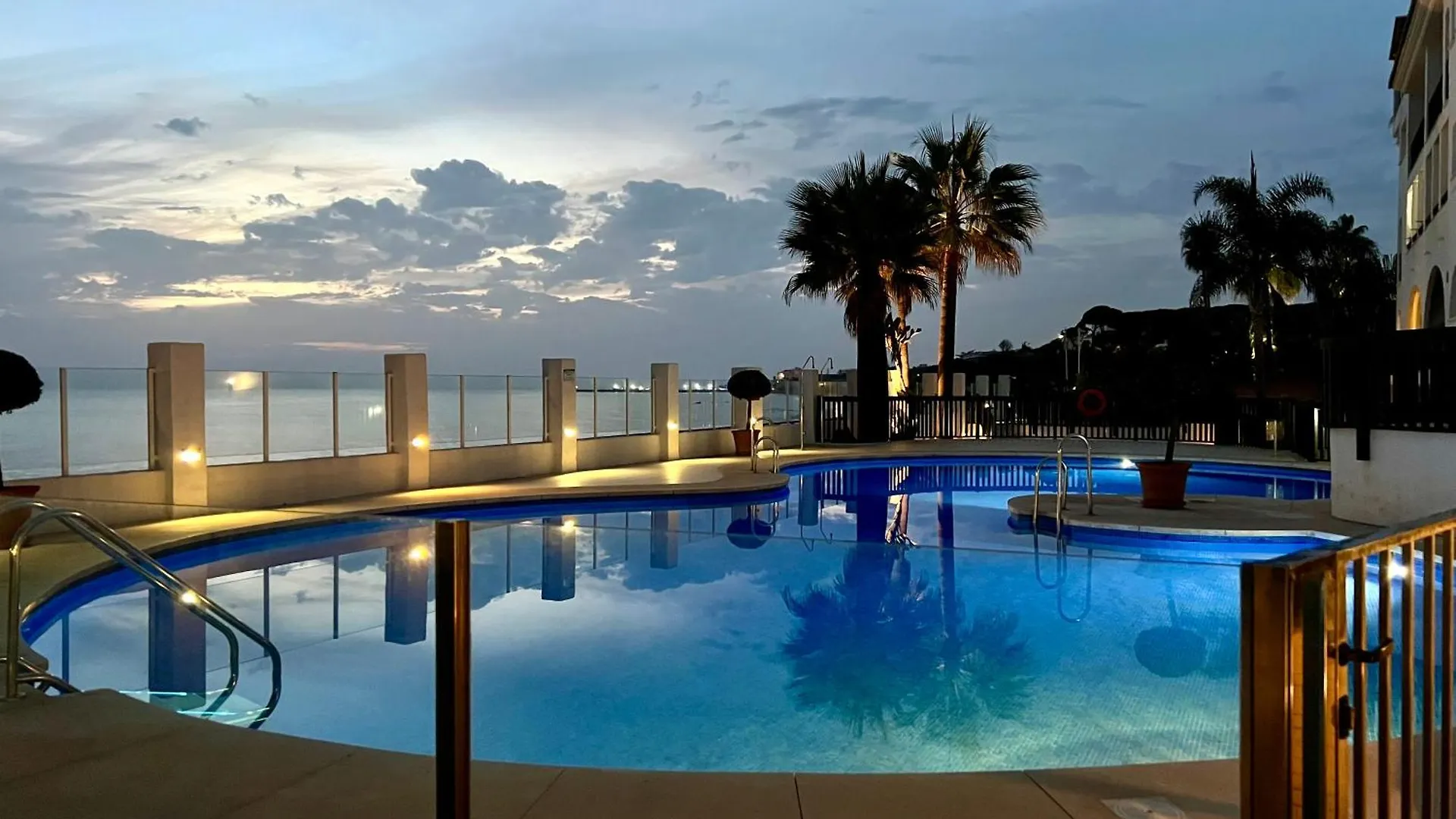 Beachfront Penthouse: Marbella Sea View Terrace Sitio de Calahonda Spain